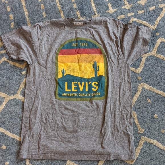 Levi's Other - Levi's t shirt M